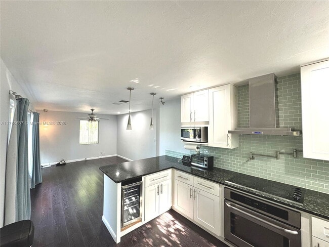 Building Photo - 1280 NE 38th St