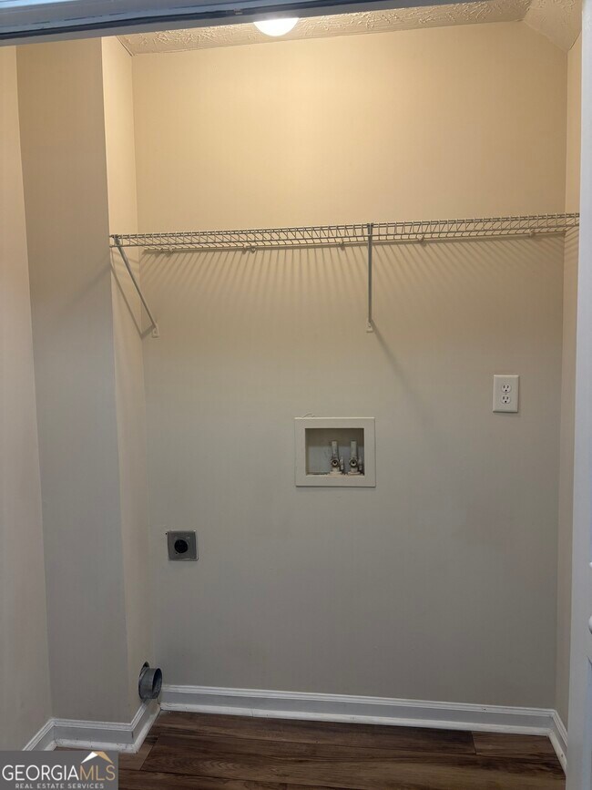 Building Photo - 97 Lily Dr