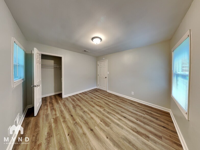 Building Photo - 2116 Barbara Ln