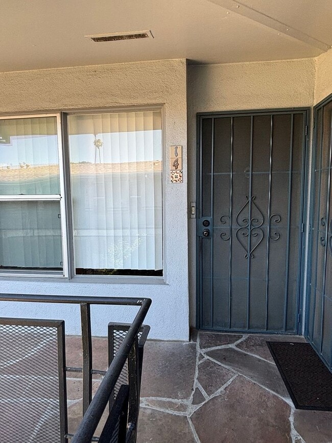 Building Photo - Spacious 1 bedroom available now in Long B...