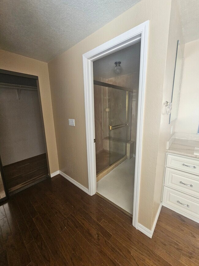 Building Photo - 45 Mainprice Ct