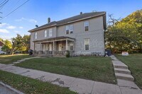 Building Photo - 1502 1/2 N 13th St