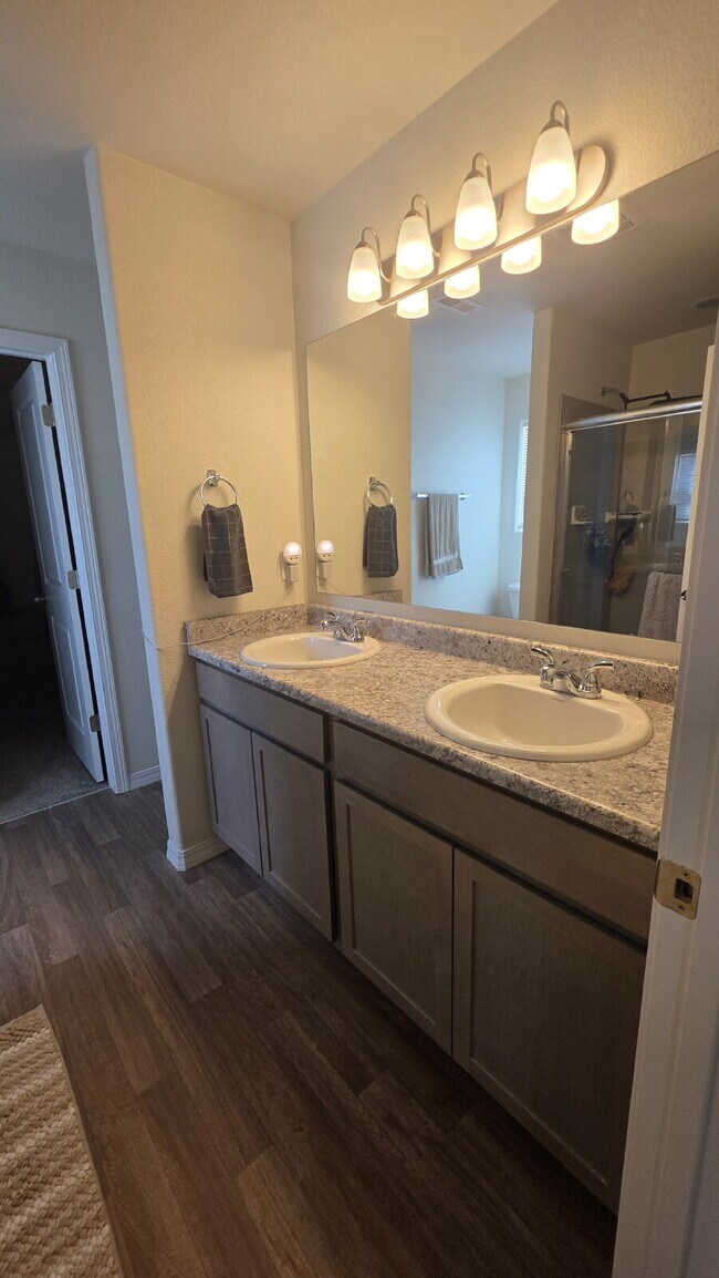 Building Photo - Beautiful 4BR 2.5 bath Home in Bradley Heights near Military bases