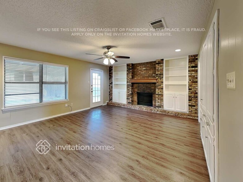 Building Photo - 1517 Woodvale Dr