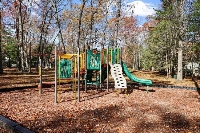 Building Photo - 27 Farmington Chase Crescent