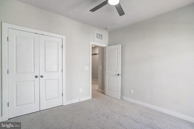 Building Photo - 45181 Drowes Ter