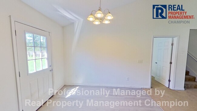 Building Photo - 3 BD/ 2.5 BA Home with Bonus Room, Attache...