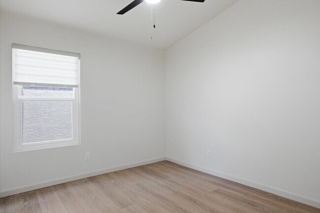 Building Photo - 5958 E Kelton Ln