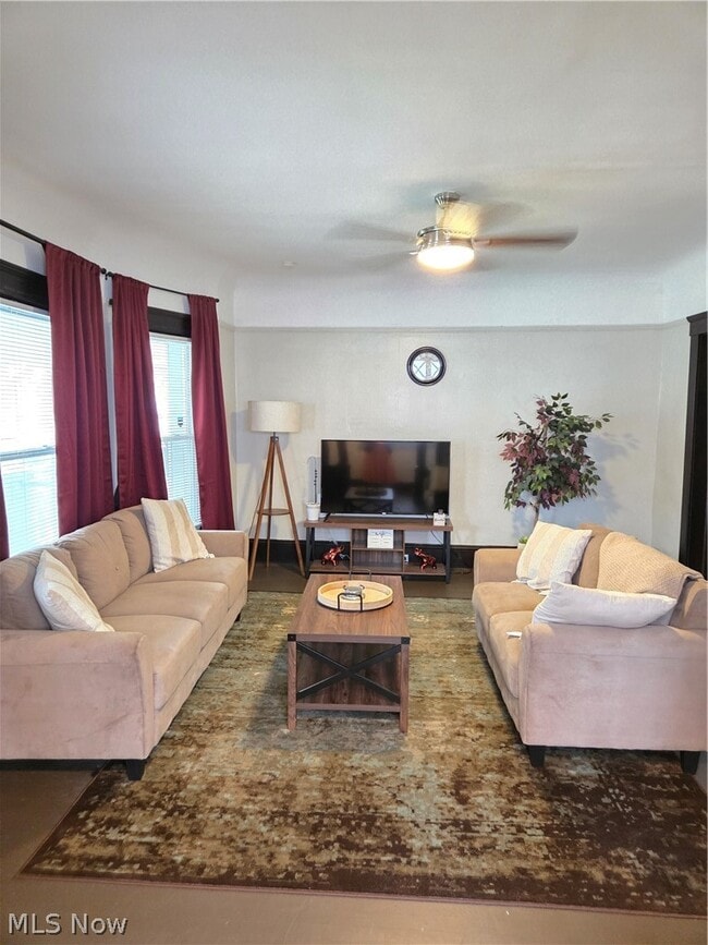 Building Photo - 1450 E 110th St