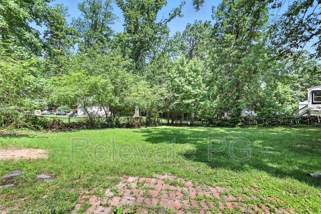 Building Photo - 1600 Glenside Dr