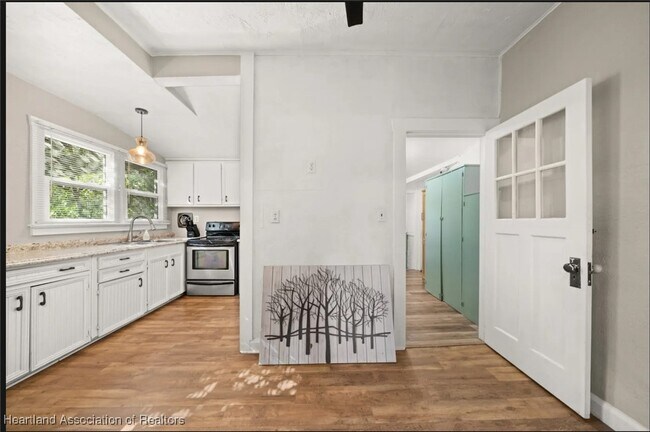 Building Photo - 412 Rose Ave