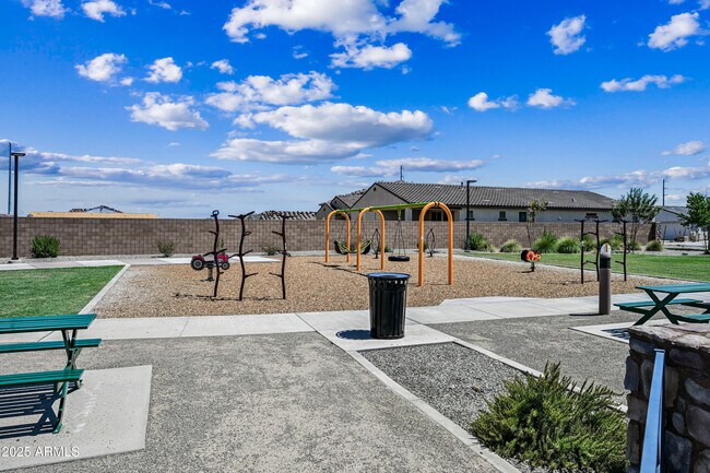 Building Photo - 11196 N 168th Dr