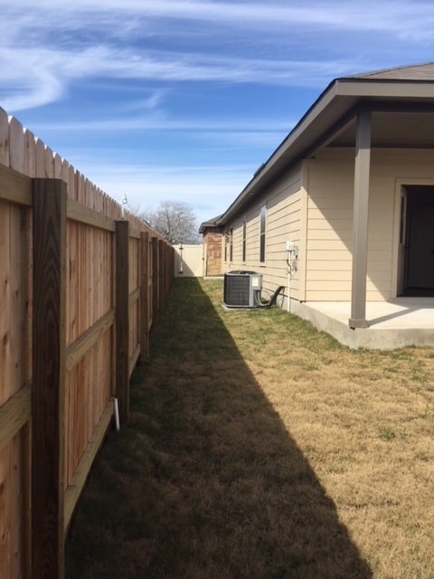 Building Photo - 722 Saengerhalle Rd