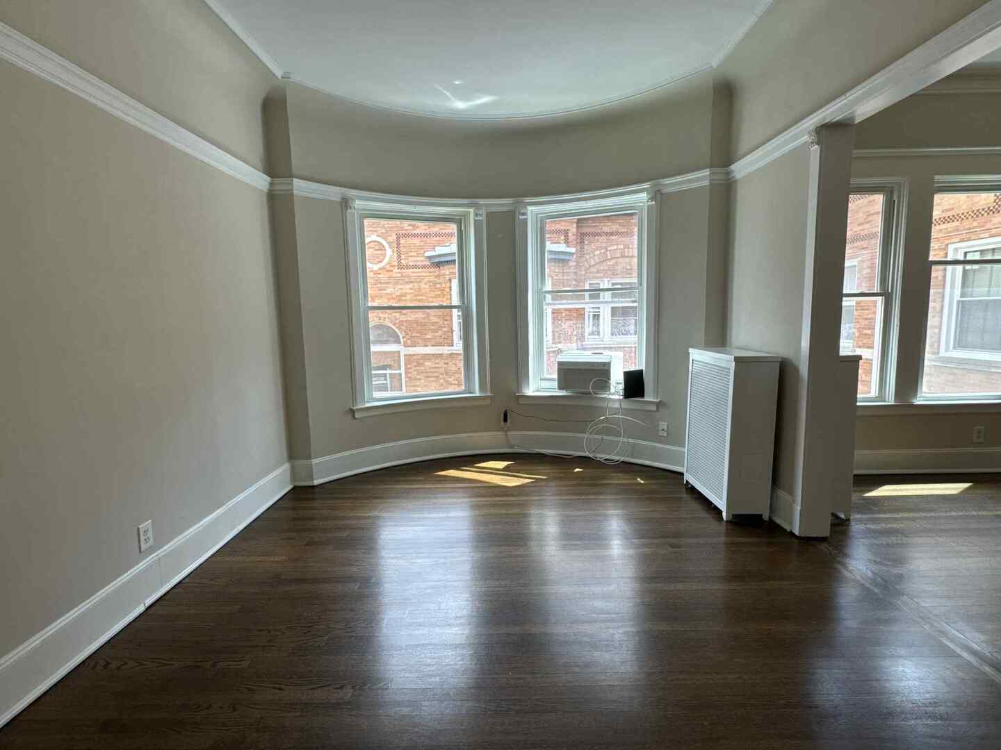 Building Photo - 631 W Barry Ave