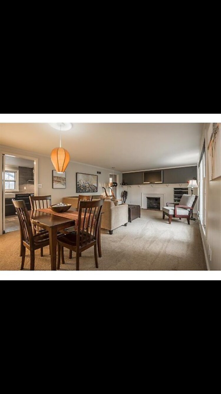 Building Photo - 2711 W 71st Terrace