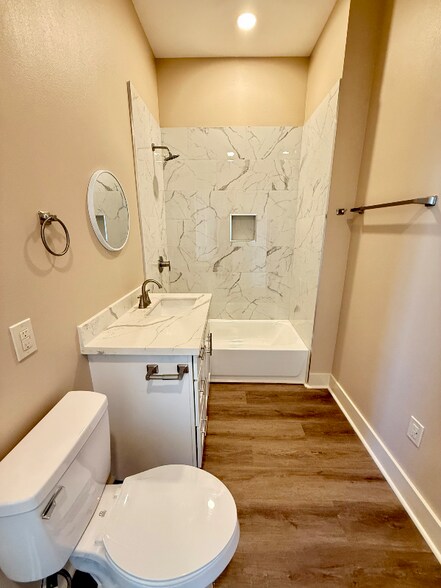 Building Photo - 1908 Marigny St