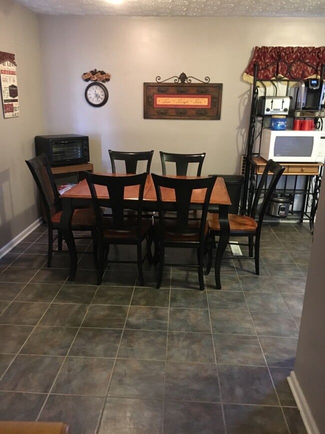 Building Photo - 3BR Pl