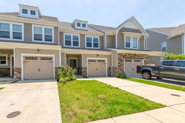 Building Photo - Beautiful 3 bedroom 2 Bath Town Home in Wi...