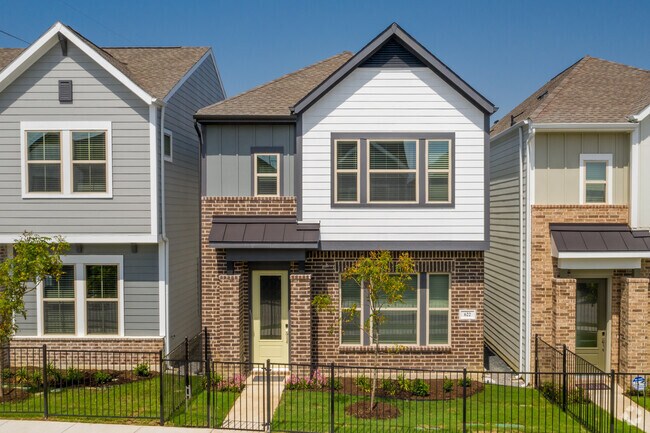 Building Photo - Echelon At Reverchon Bluffs Rental Homes