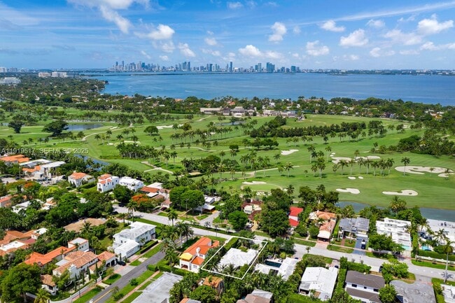 Building Photo - 5915 La Gorce Dr