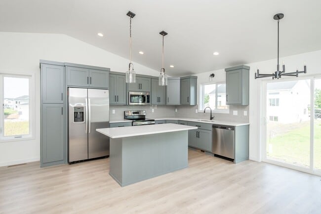 Building Photo - 4 Bed 3 Bath Single Family Home