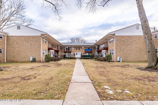 Building Photo - 187 Evergreen Rd