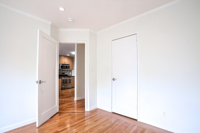 Building Photo - 134 28th St