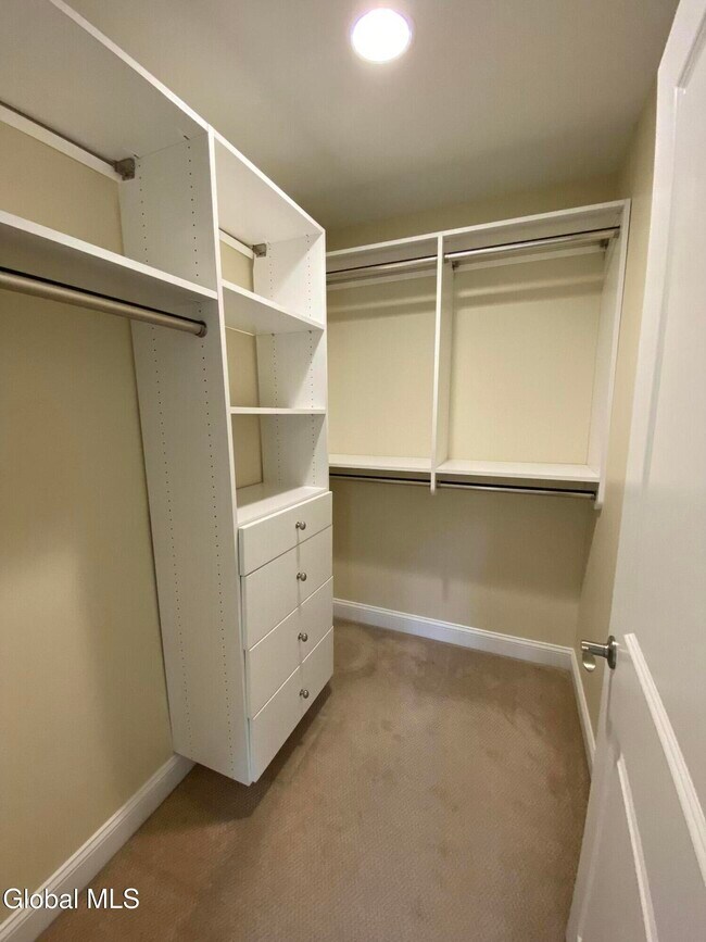 Building Photo - 2 Mellor Ln