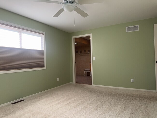 Building Photo - 3829 Eastway Dr