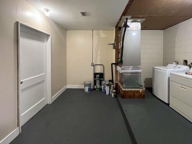 Building Photo - 3920 SW 21st St