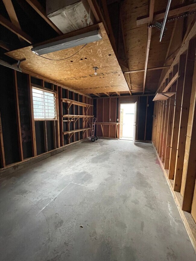 Building Photo - 607-609 Parker St Duplex
