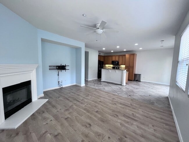 Building Photo - Redlands Home in Gated Community