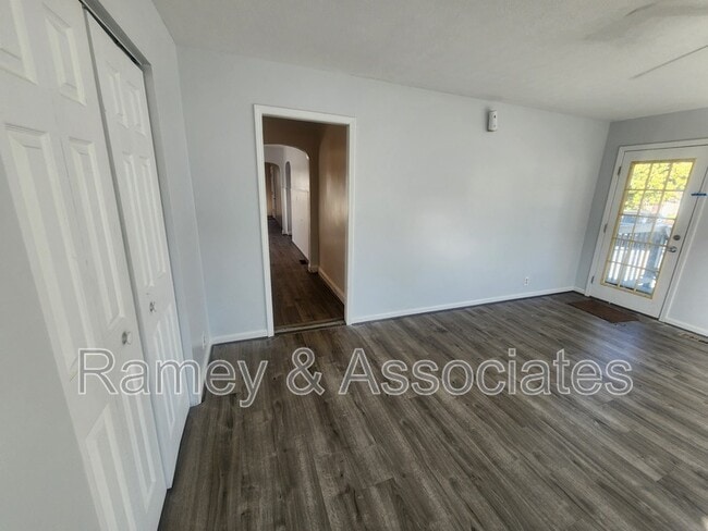 Building Photo - 4401 Bellevue Ave