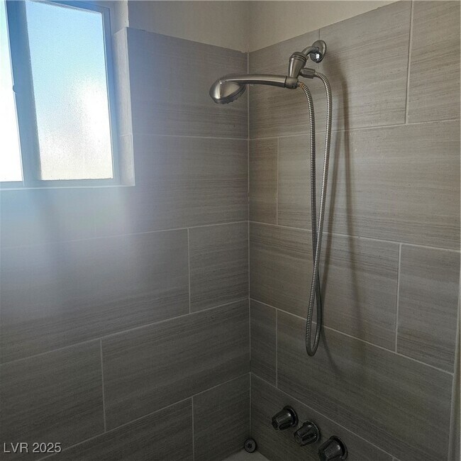 Building Photo - 350 E Desert Inn Rd