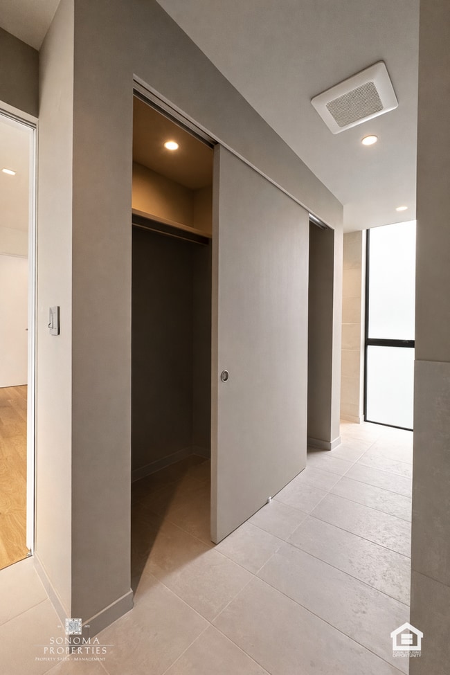 Building Photo - 1207-1209 Broadway