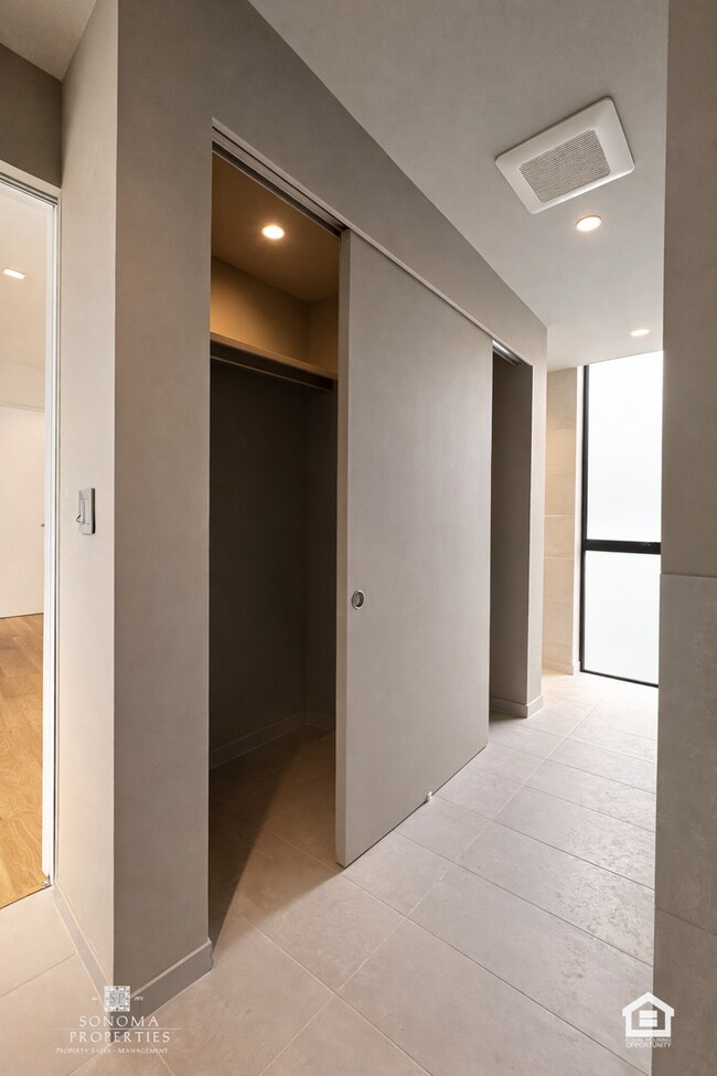 Building Photo - 1211-1213 Broadway