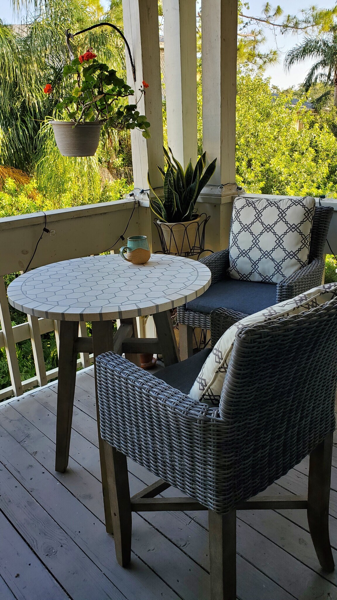 Nice patio with teak furniture - 115 112th Ave NE