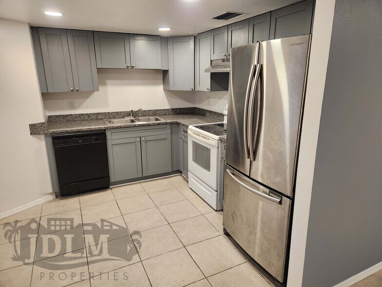 Building Photo - 12515 1st Is