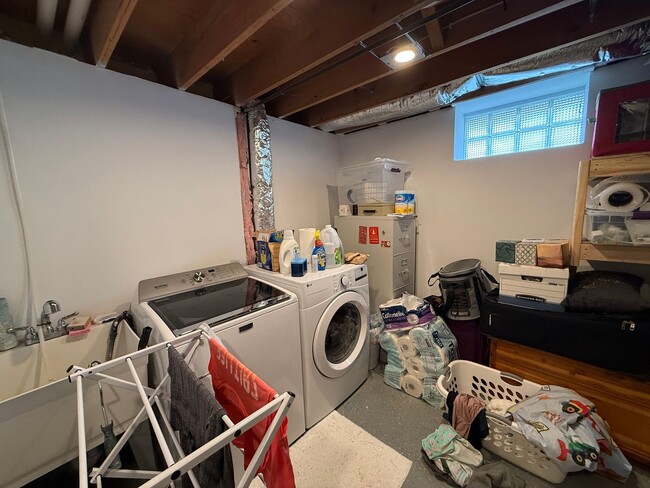 Building Photo - Beautifully Updated 4 Bed 2 Bath St.Paul S...