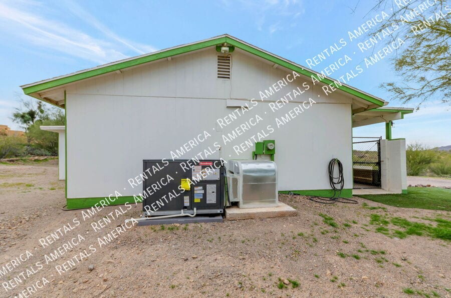 Building Photo - 3951 W Irvington Rd