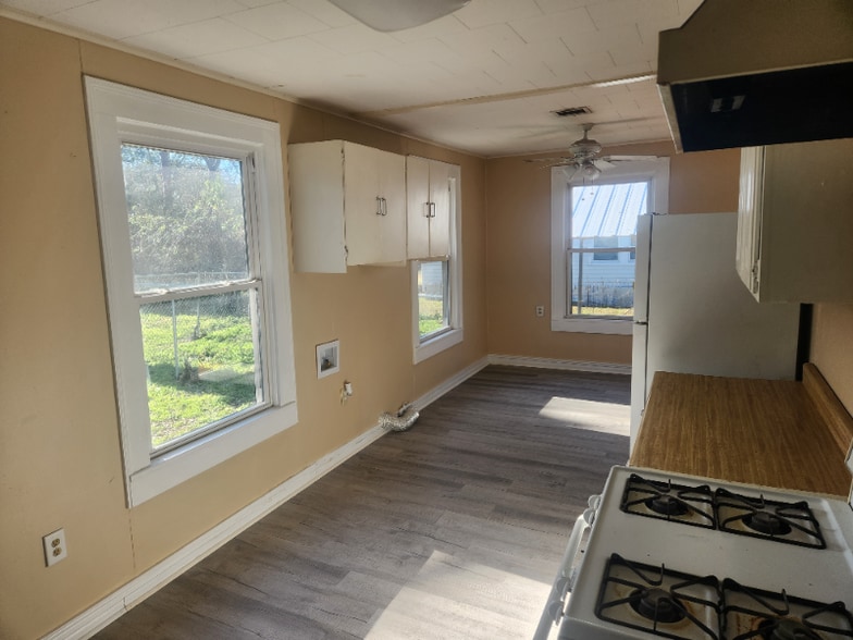 Building Photo - 109 Nita St