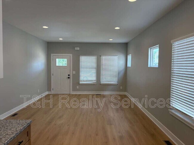 Building Photo - 621 W 39th St