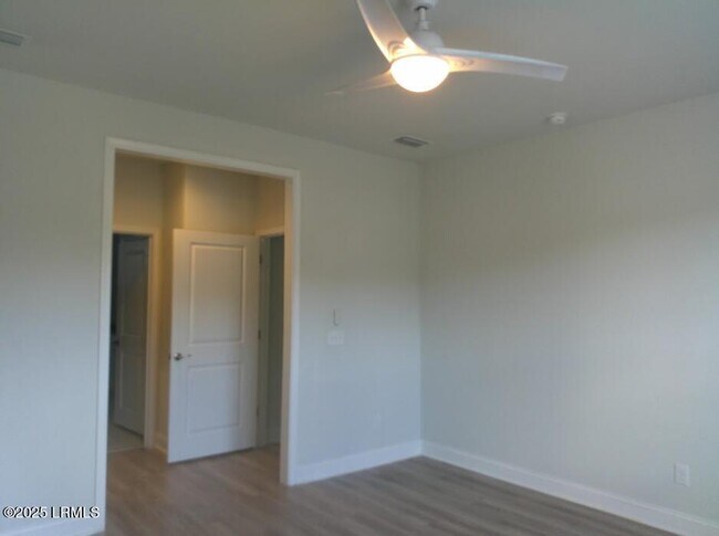 Building Photo - 443 Crane Ct