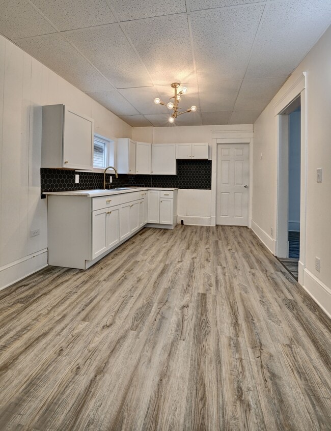 Building Photo - 214 2nd St SE