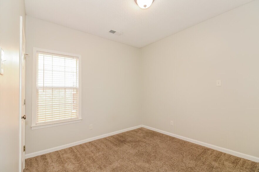 Building Photo - 8696 Eagle View Dr