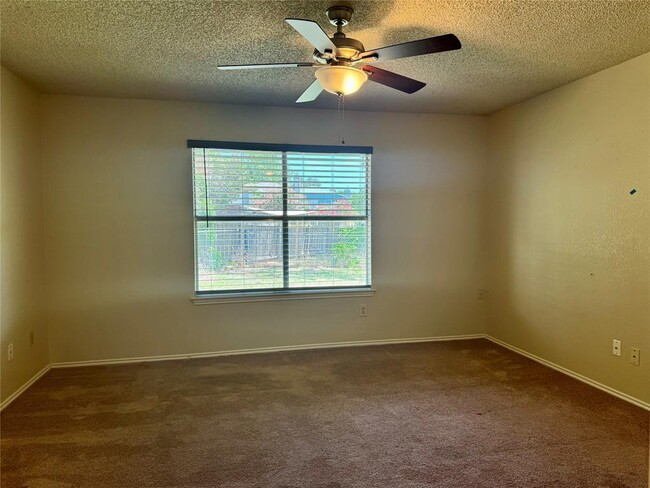 Building Photo - 8628 Piney Creek Bend