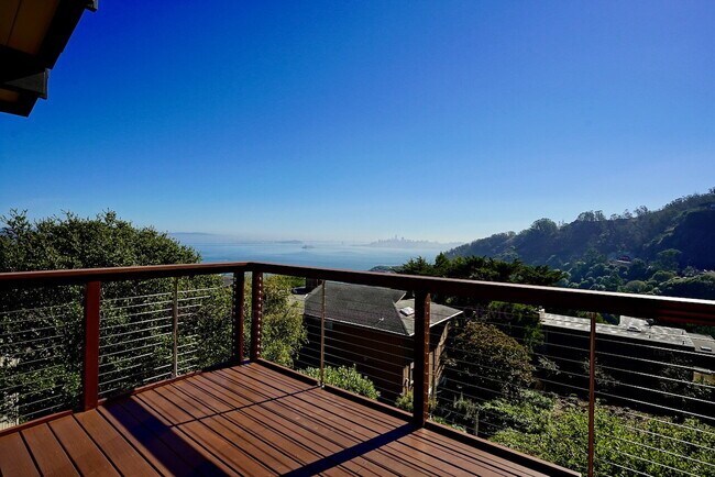 Building Photo - Unmatched Quality and Unparalleled Views F...