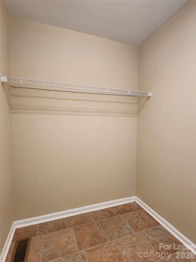 Building Photo - 417 Wintergreen Ct