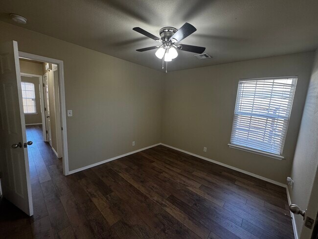 Building Photo - 14724 S Fern Pl