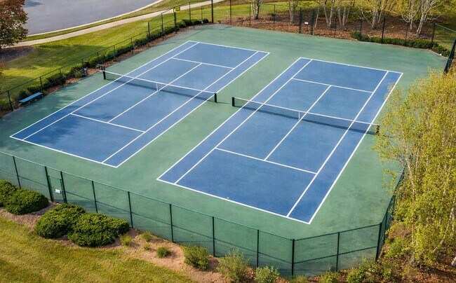 Building Photo - 318 OldCastle Dr